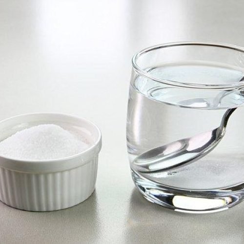 Ranná voda so štipkou soli